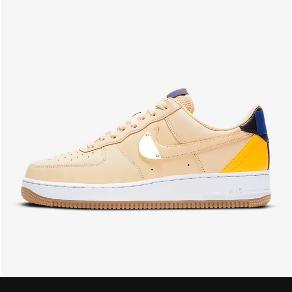 NIKE AIR Force 1.  07 LV8. (SOLD)